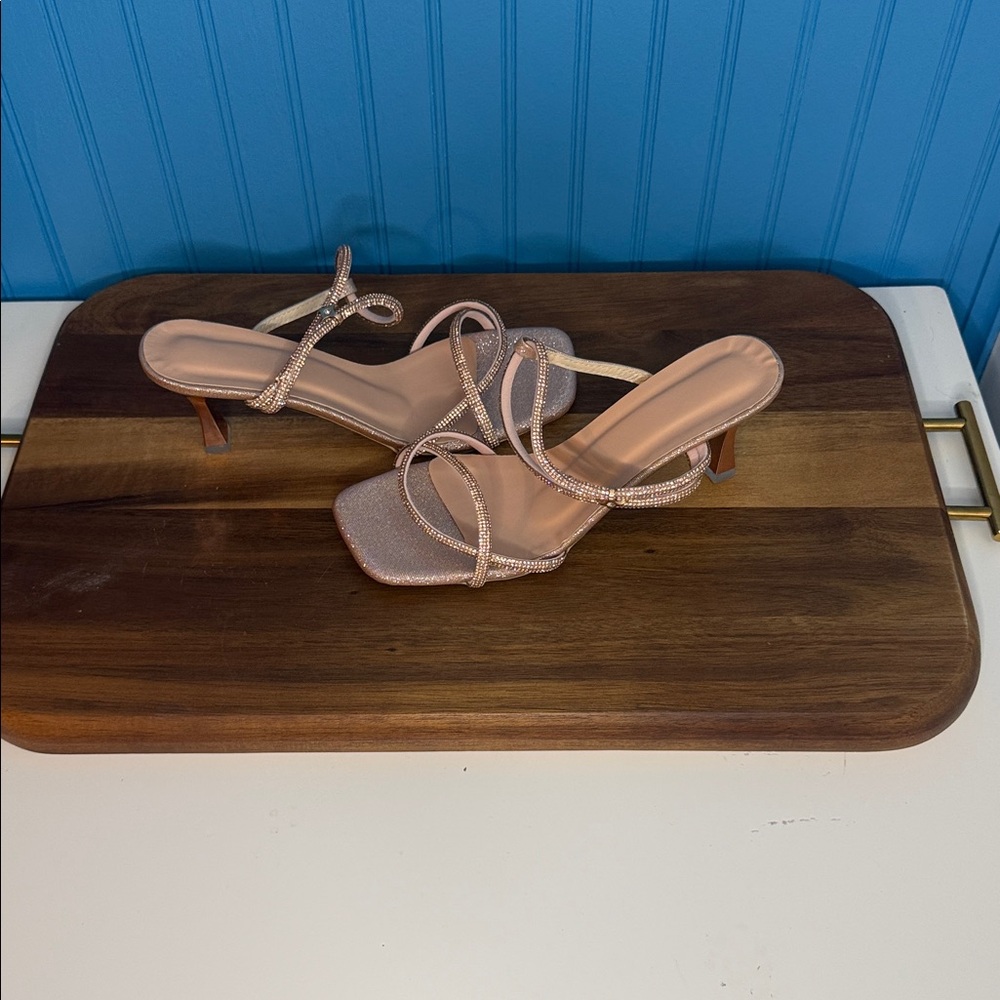 NWT Elegant Women's Strappy Sandals - Rose Gold Size CN38 (8 US)